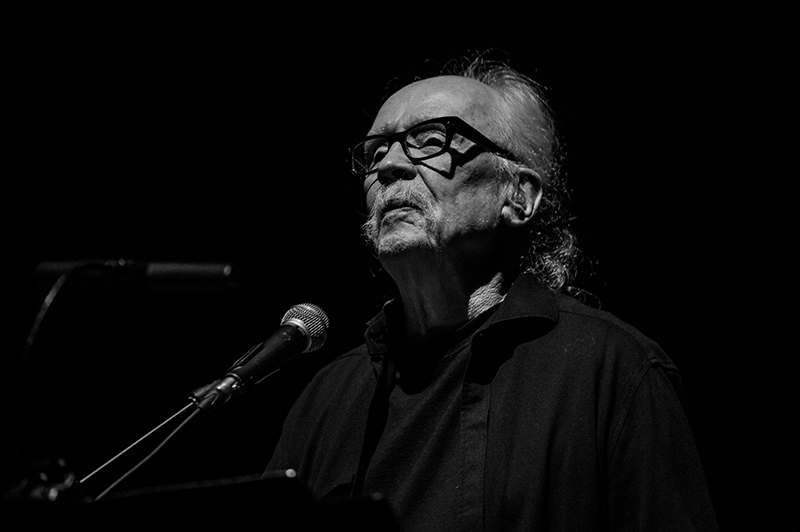 Mistrz horroru i ikoniczny kompozytor John Carpenter zapowiada koncert w&nbsp;Halloween