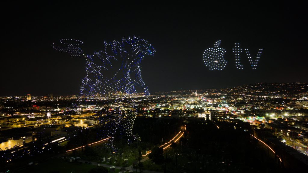 Zobacz jak Godzilla i Kong atakują Hollywood. Zjawiskowe show promuje drugi sezon&nbsp;Monarch